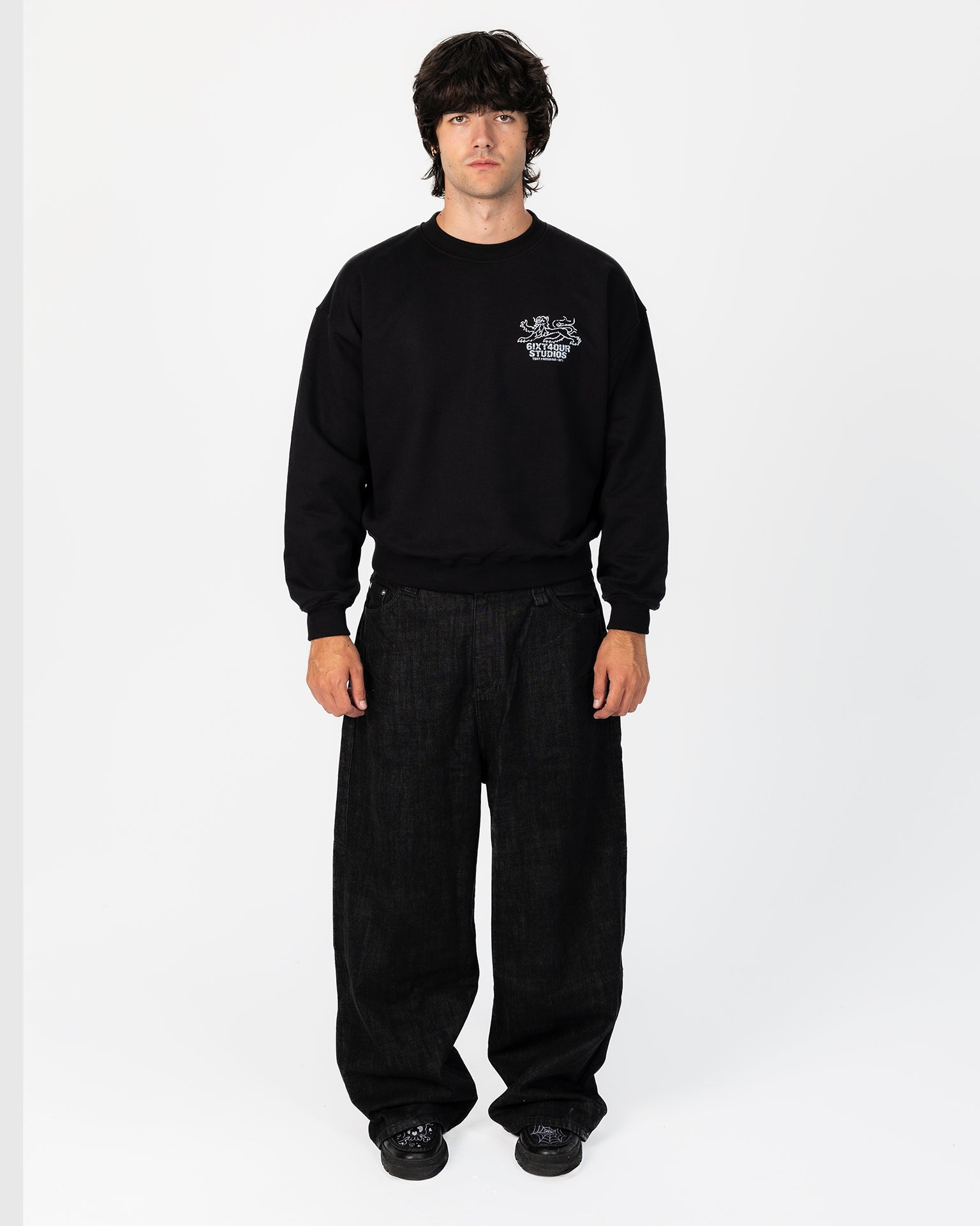 LION CREWNECK